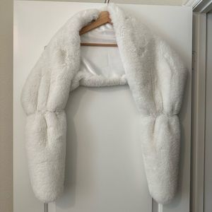 Lulu’s faux fur shawl